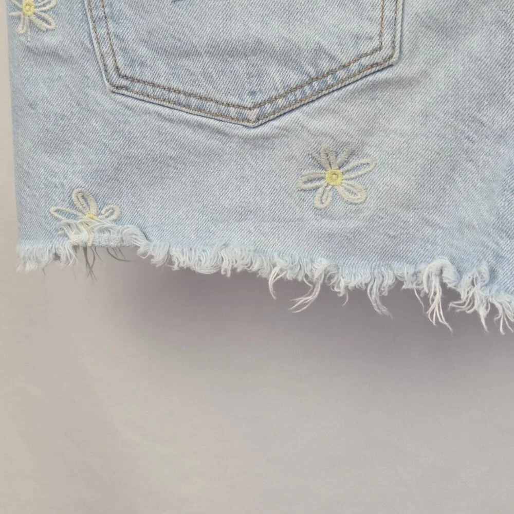 American Eagle Light Wash Daisy Embroidered Denim Shorts Size 4
